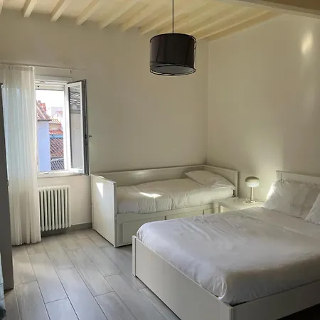 Luxury Old Town Apartment Pisa